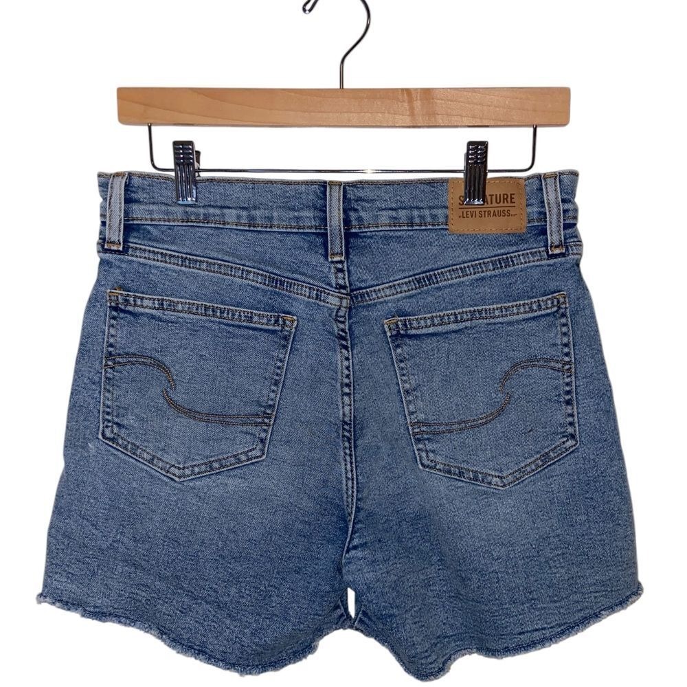 Signature by Levi Strauss Heritage High Rise Denim Shorts Light Wash Raw Hem 6 - Picture 4 of 9